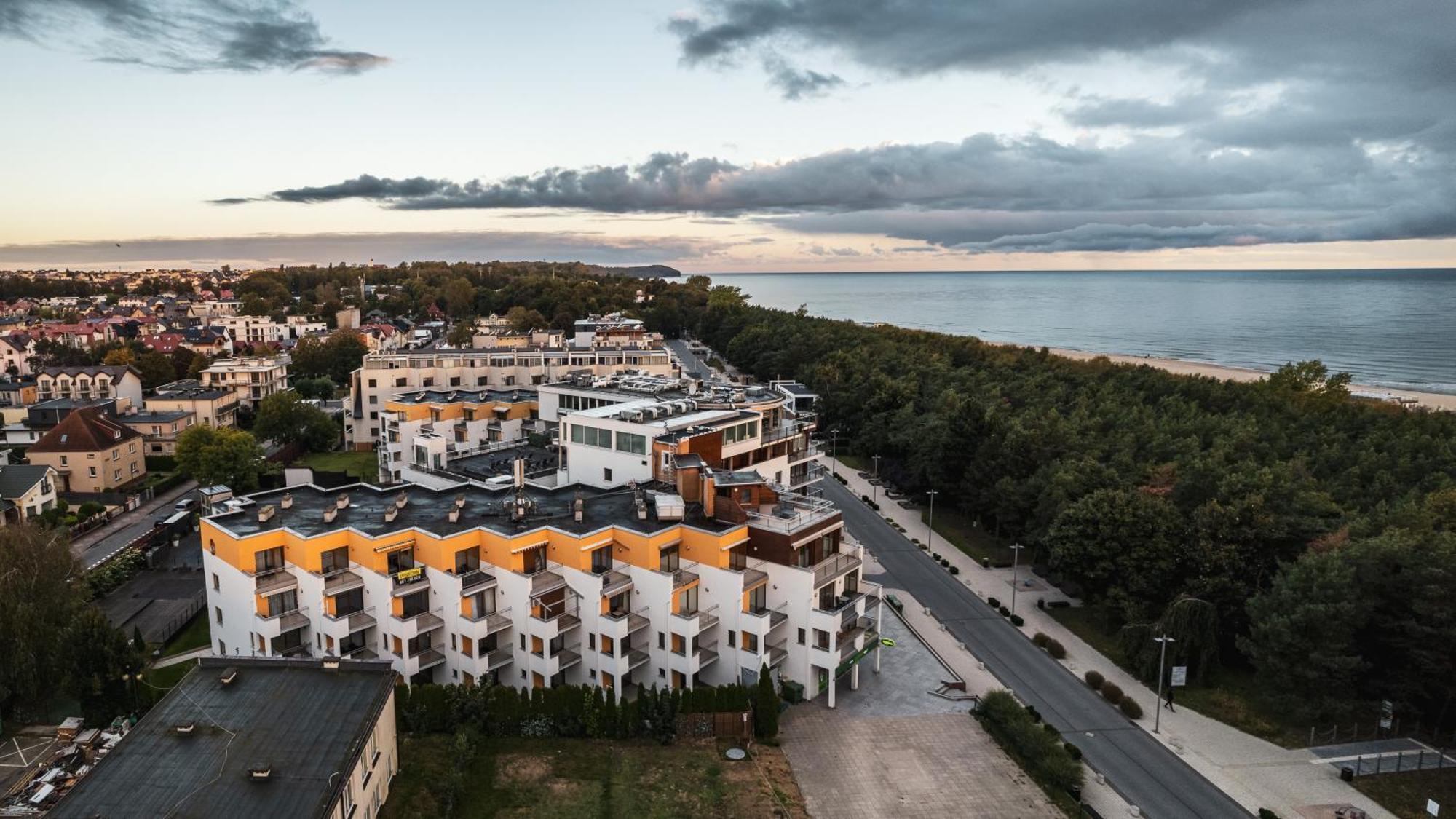 Apartamenty Sun & Snow W Ves Przy Plazy - Sauna, Basen, Jacuzzi, Plac Zabaw Apartment *